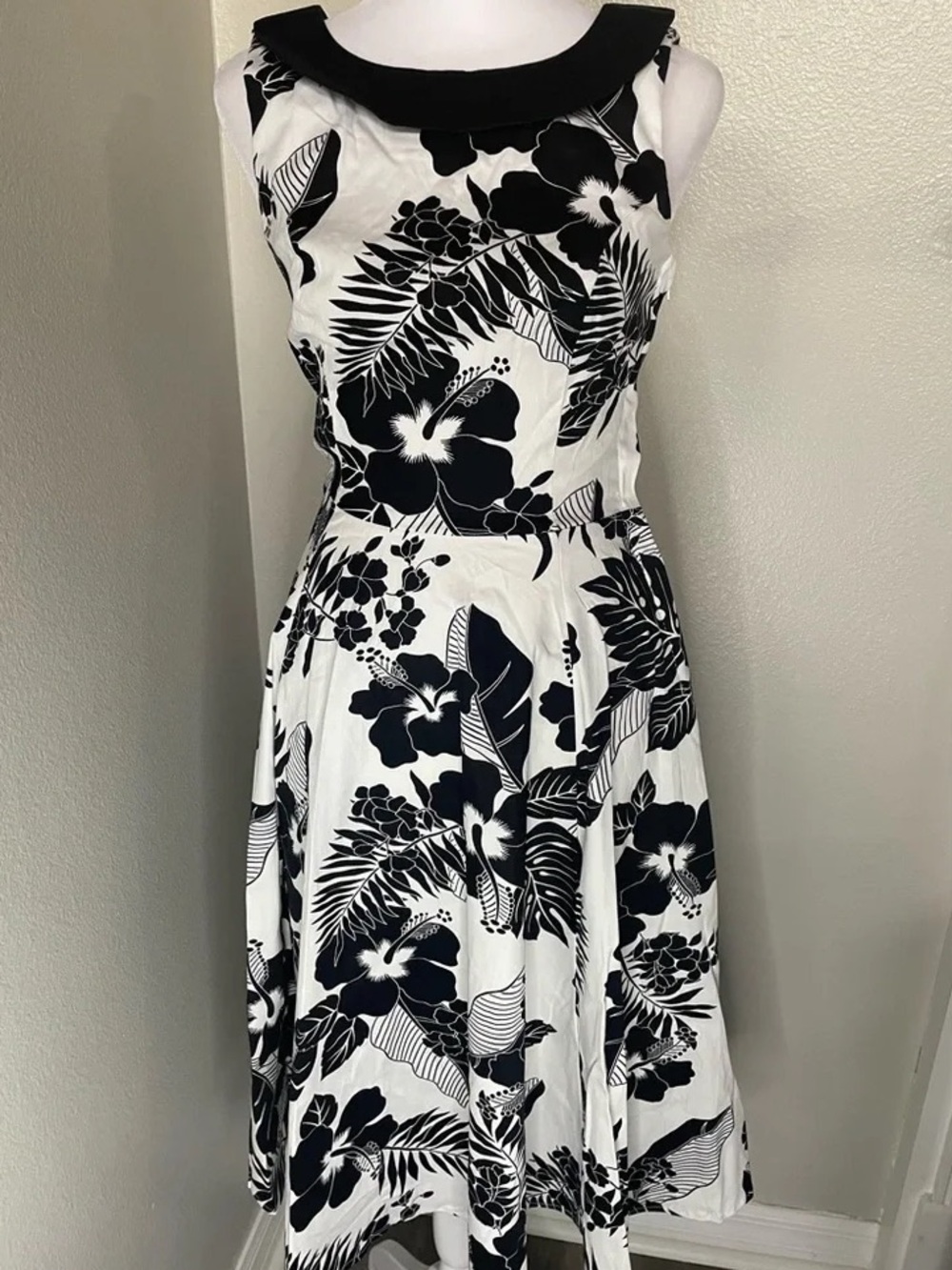 Sleeveless Black & White Floral Midi Dress